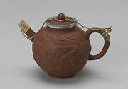 Covered and mounted tea pot